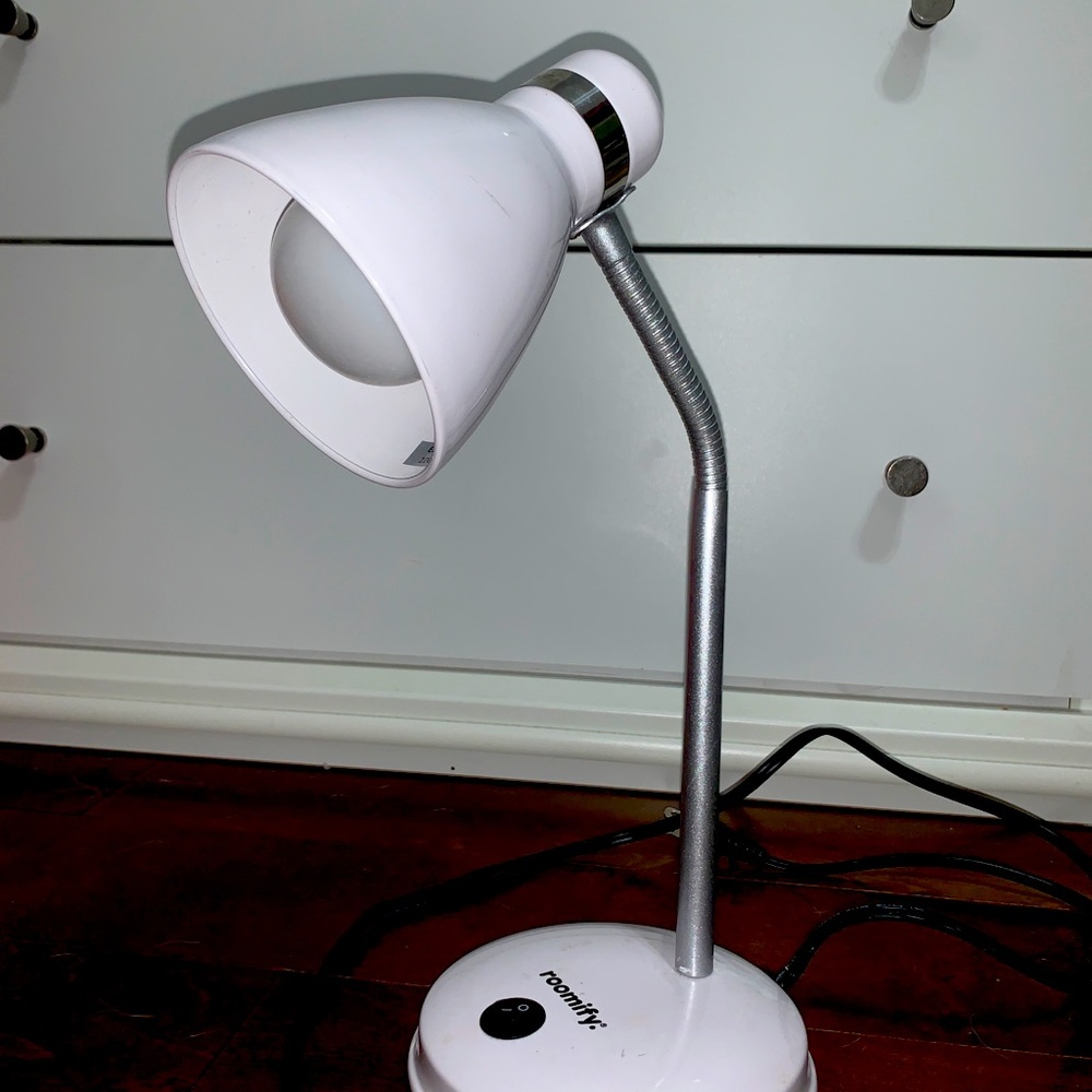White Roomify LAMP